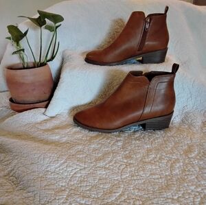 Classic Women’s Brown Ankle Boots - Chelsea Style
